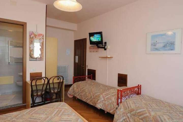 Room 5 of 22