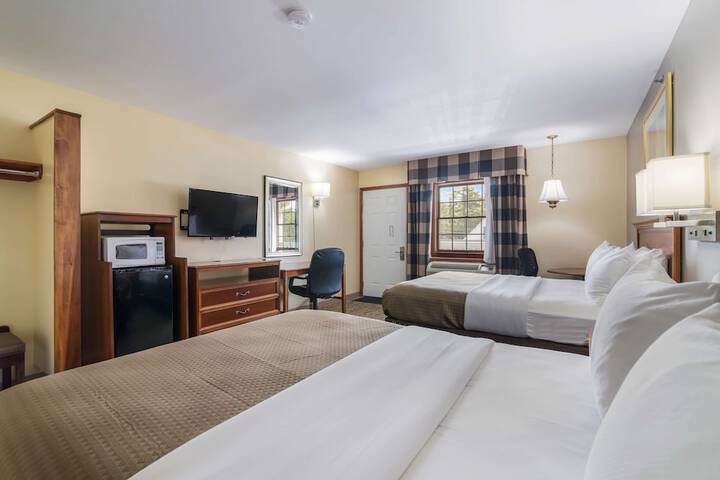 2 Queen Beds (8 of 8)