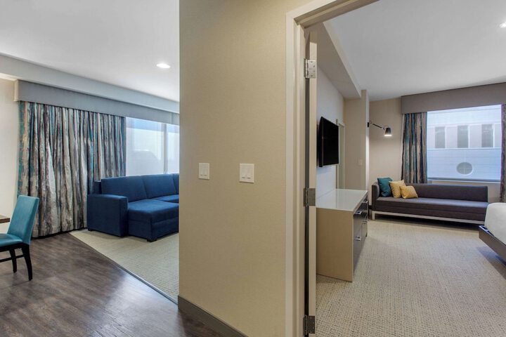 Room 33 of 73