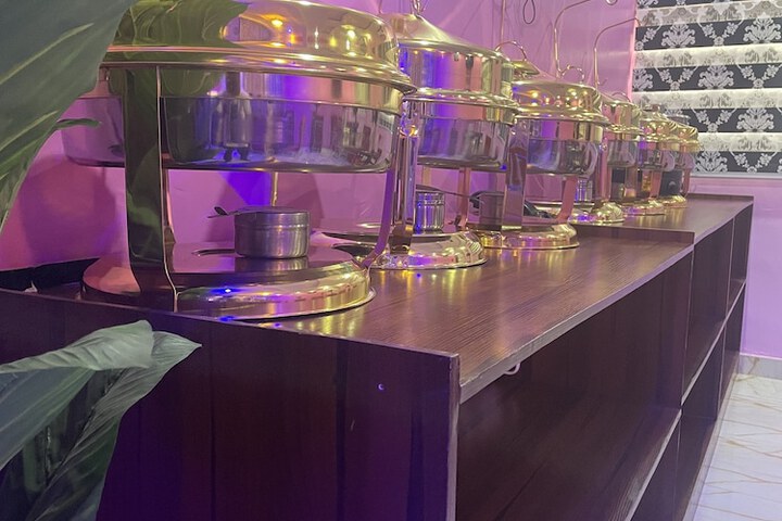 Dining 17 of 20