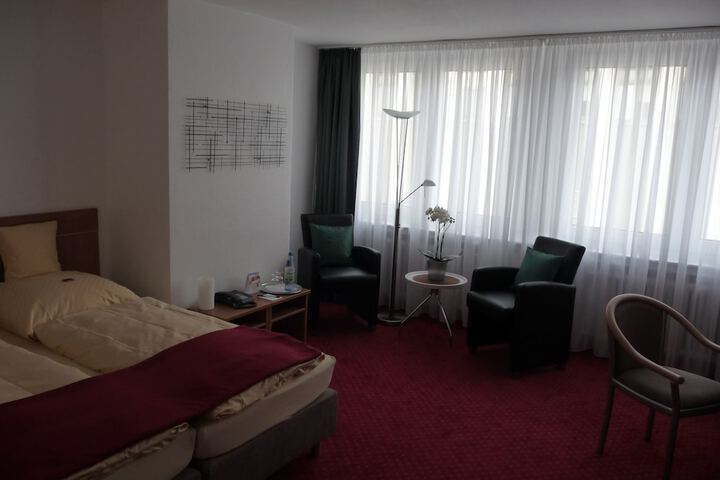 Room 8 of 38