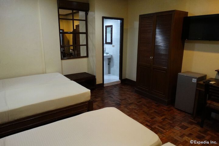 Room 12 of 83