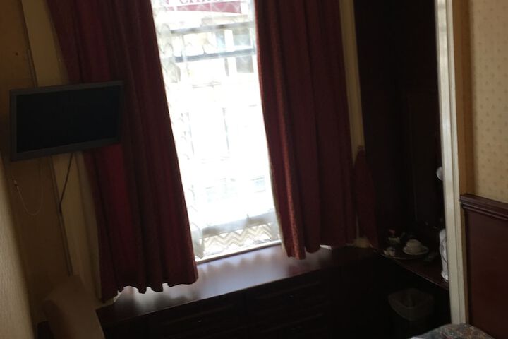 Room 25 of 80