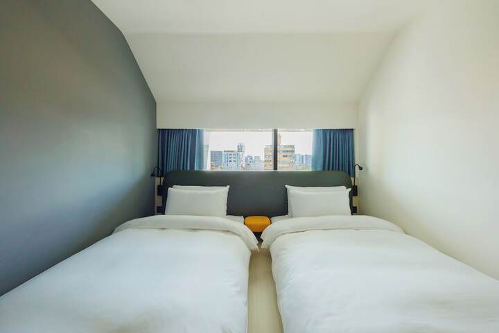Room 11 of 31