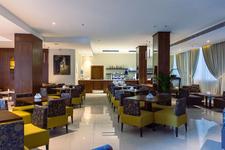 Dining 53 of 71