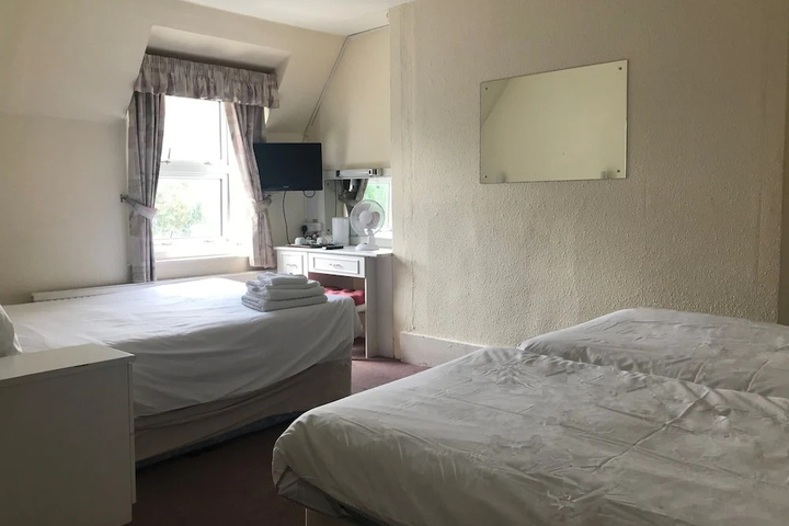 Room 3 of 10