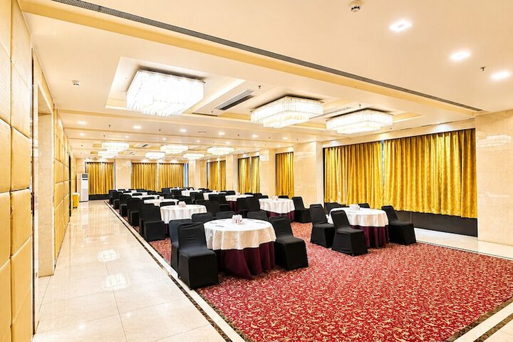 Ballroom/Hall 61 of 64