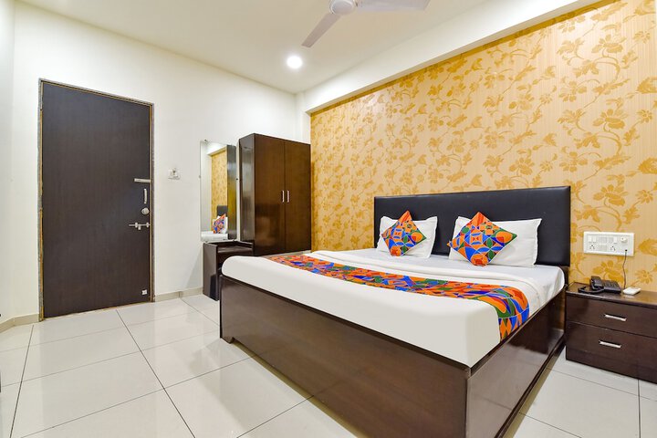 Room 13 of 20