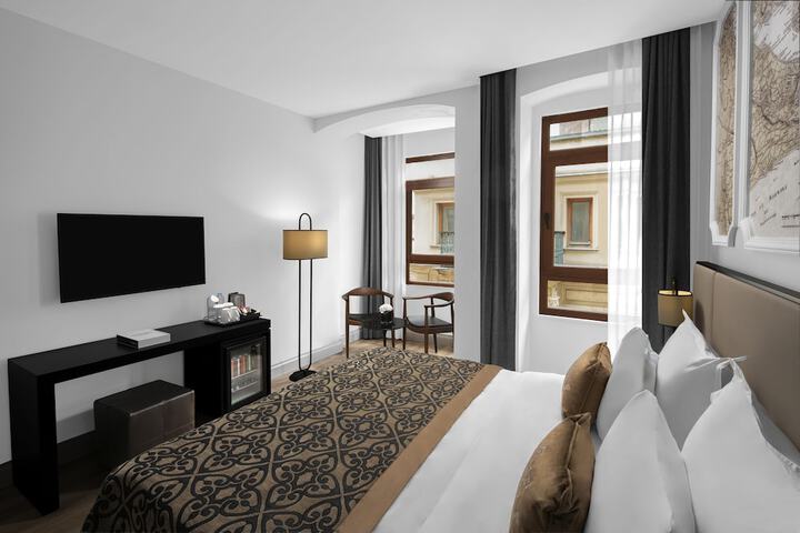 Room 19 of 79