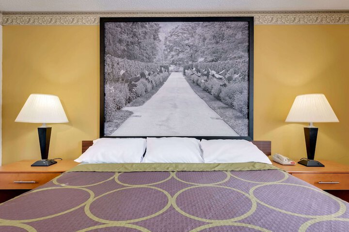 1 King Bed (5 of 14)