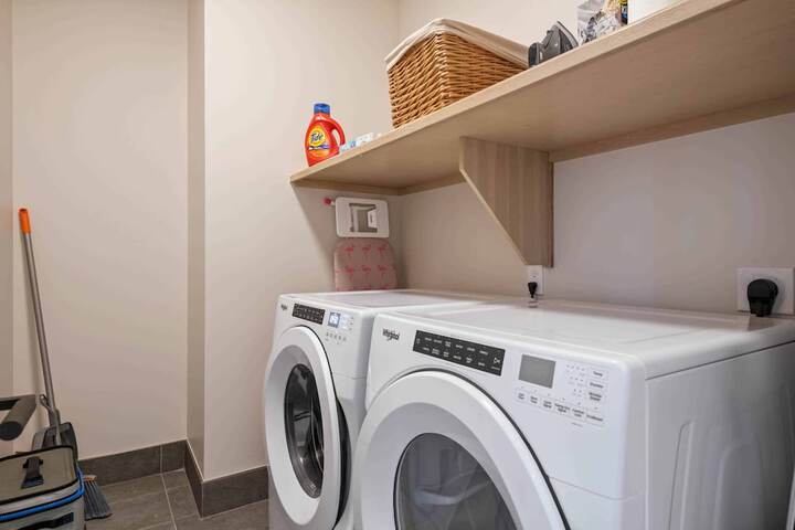 Laundry 25 of 36