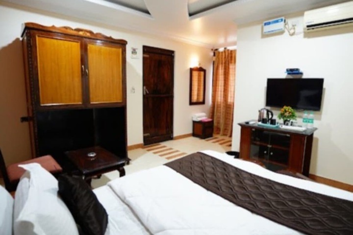 Room 3 of 9