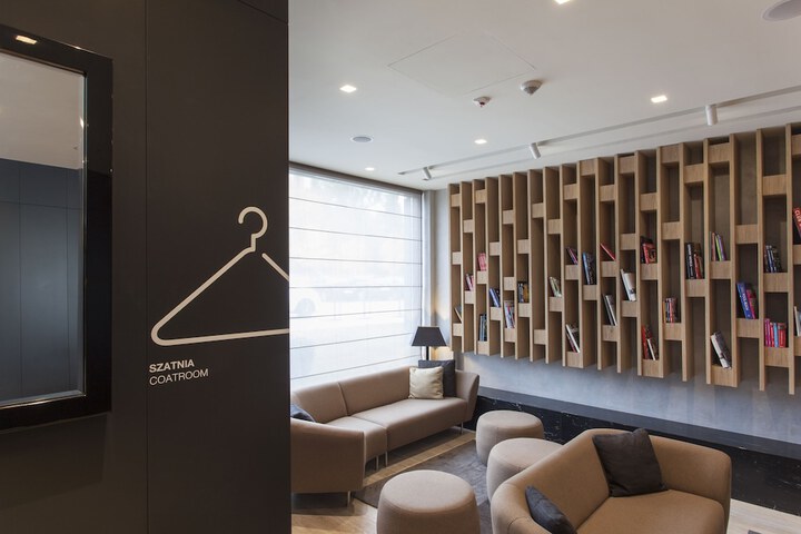 Entrance & Lobby