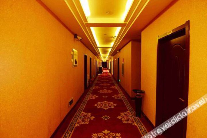 Hotel Interior 10 of 33