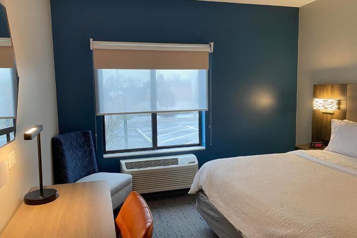 Standard King Bed Accessible (2 of 23)