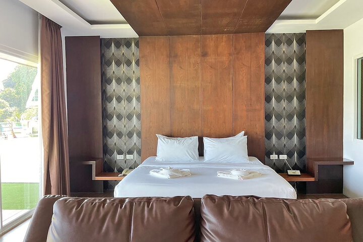 Room 18 of 120