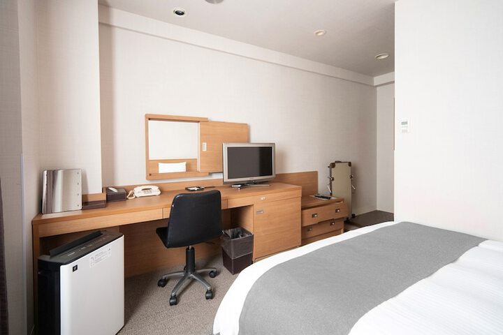 Room 8 of 60