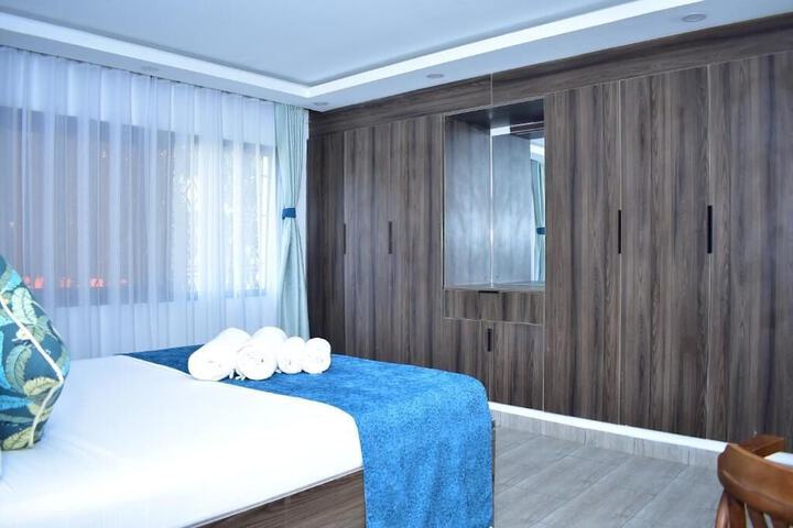 Room 4 of 11