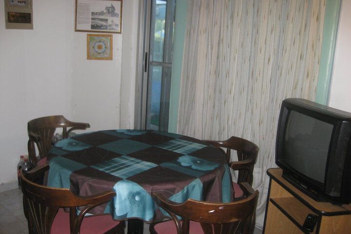 Room 14 of 49