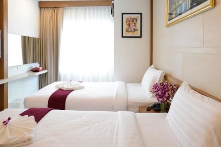 Room 6 of 26