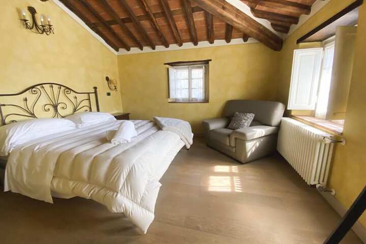 Room 2 of 18