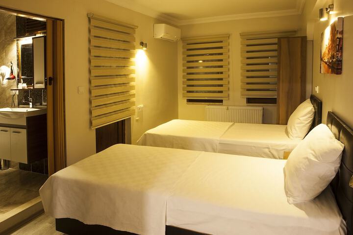 Room 4 of 11