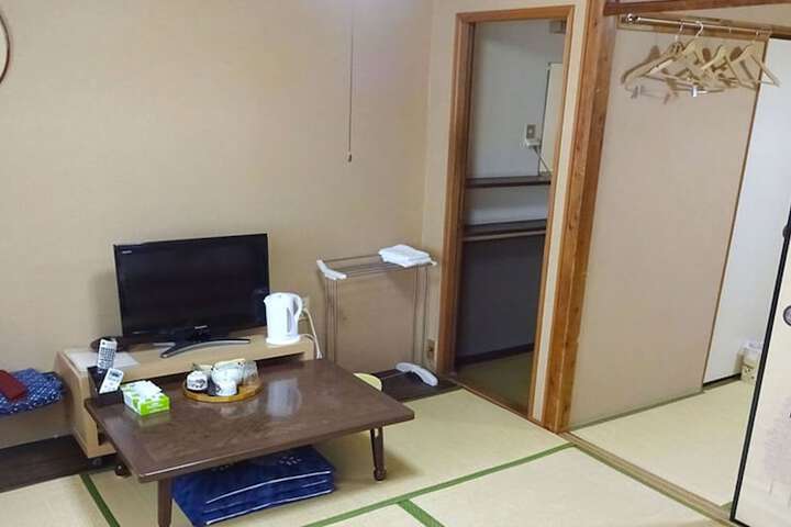 Room 23 of 66