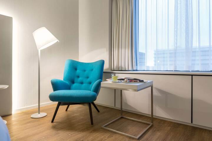 Room 9 of 40