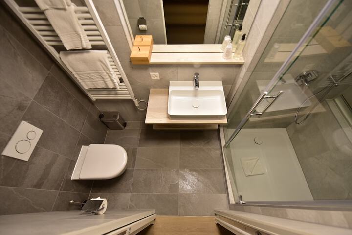 Room 56 of 86