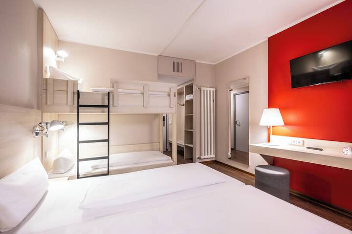 Room 14 of 93