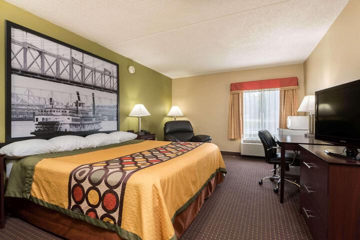 1 King Bed (3 of 6)
