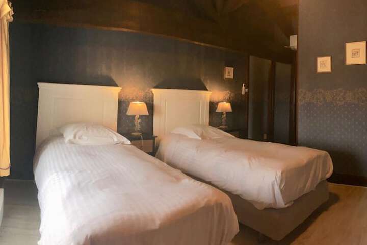 Room 21 of 40