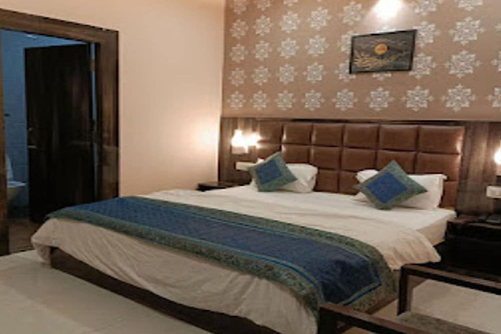 Room 2 of 9