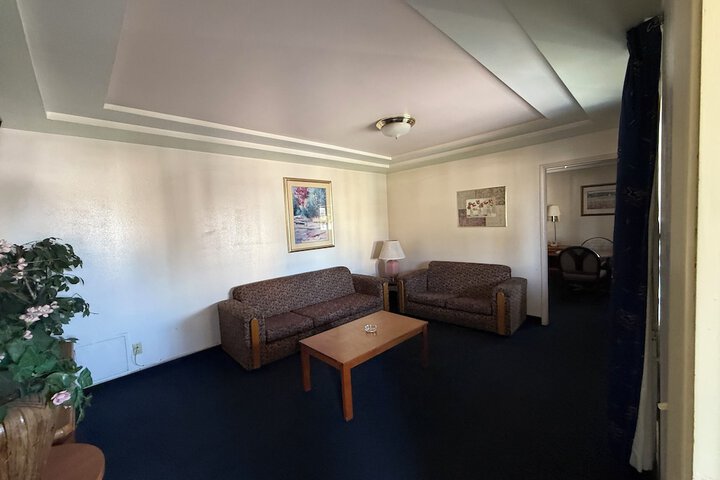 Room 10 of 23