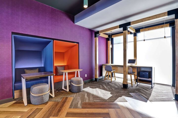 Business Center 38 of 45