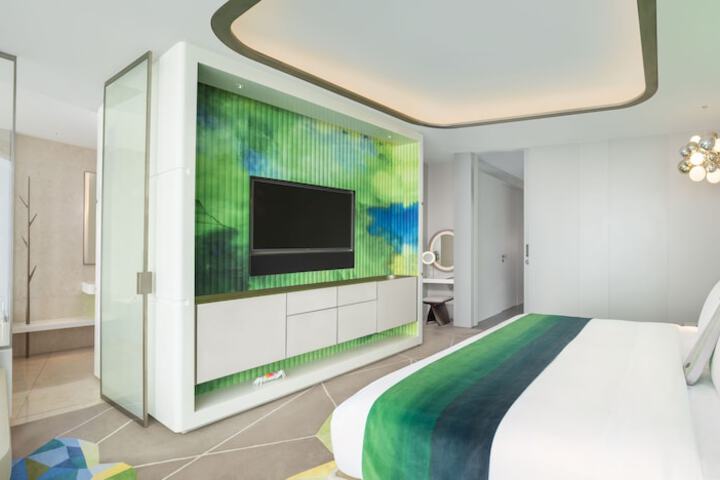 Room 2 of 168