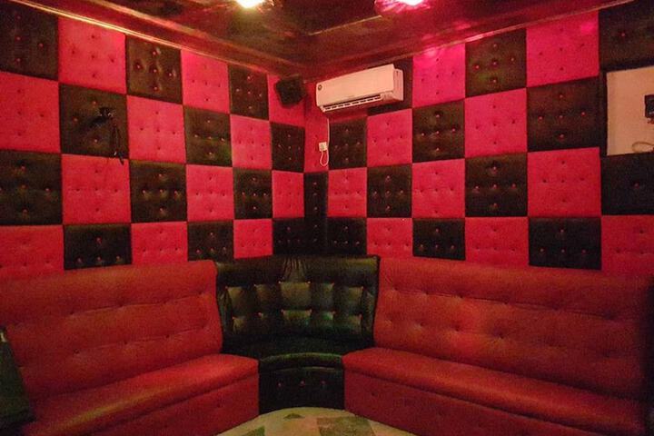 Lounge 16 of 21