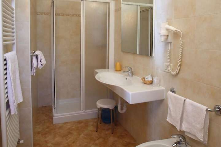 Room 18 of 33