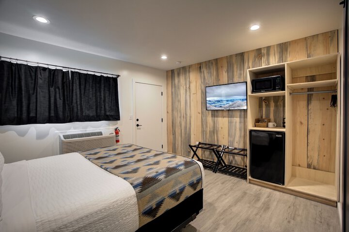 Room 10 of 26