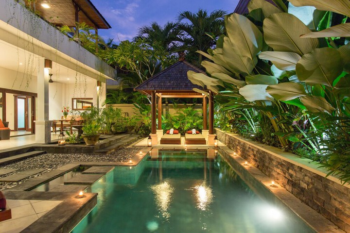 Hotel with Pool