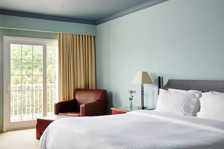 1 King Bed Partial Harbour View Balcony (33 of 42)