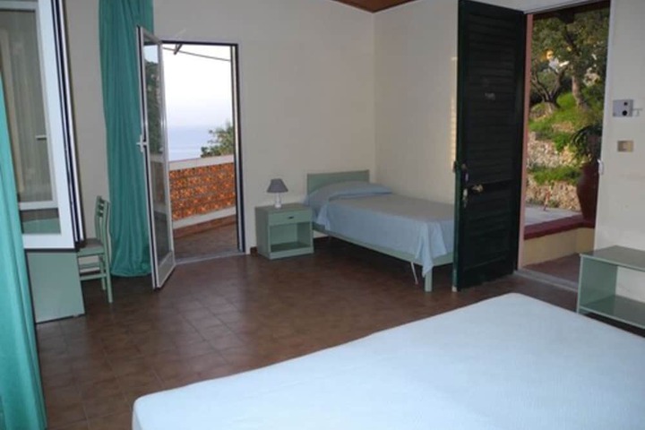 Room 3 of 40