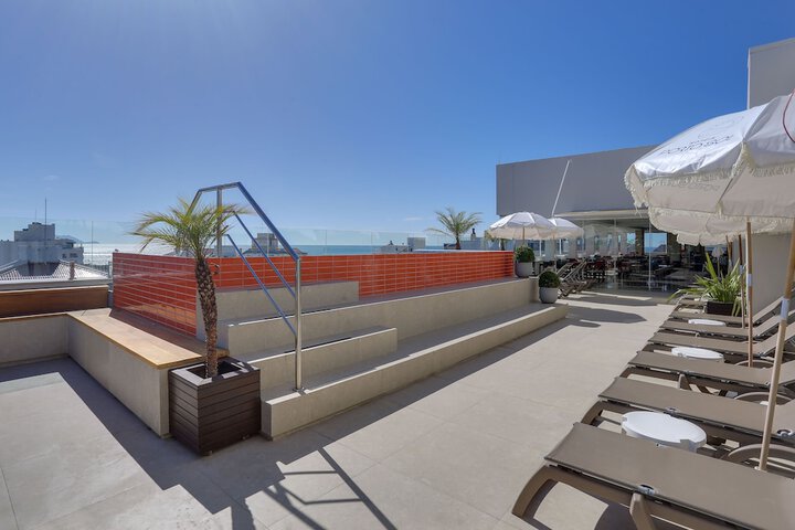 Hotel Pool