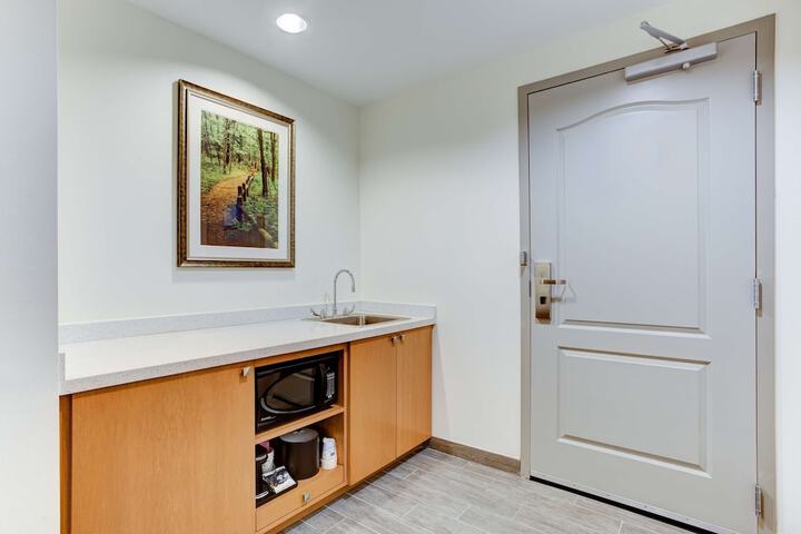 2 Queen Beds Mobility Hearing Accessible Tub (2 of 7)