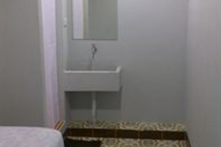 Room 12 of 38