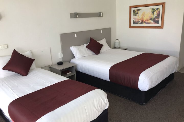 Room 3 of 34