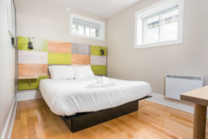 Room 4 of 16