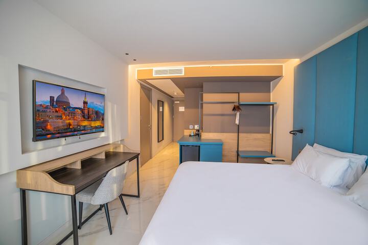 Room 8 of 146