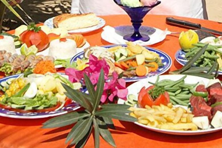 Dining 4 of 18