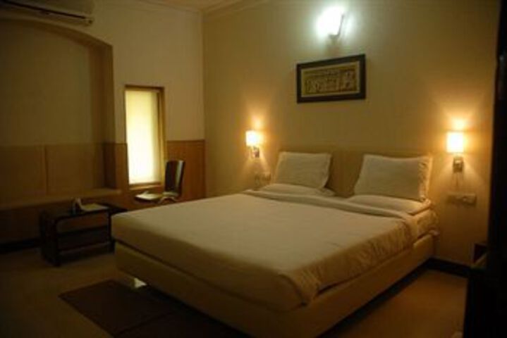 Room 12 of 50